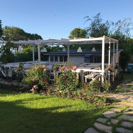 Family Hotel Akra チェルノモレツ エクステリア 写真