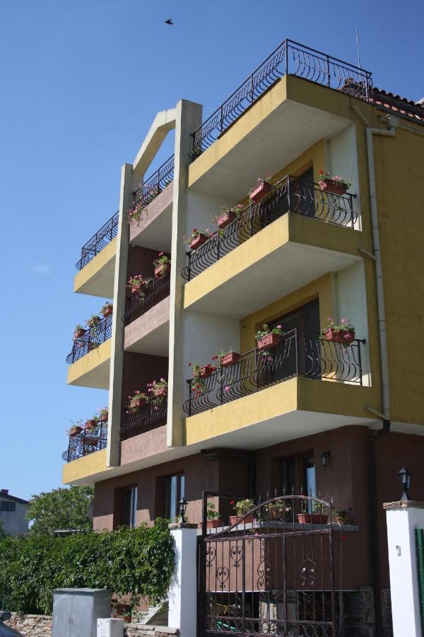 Family Hotel Akra チェルノモレツ エクステリア 写真