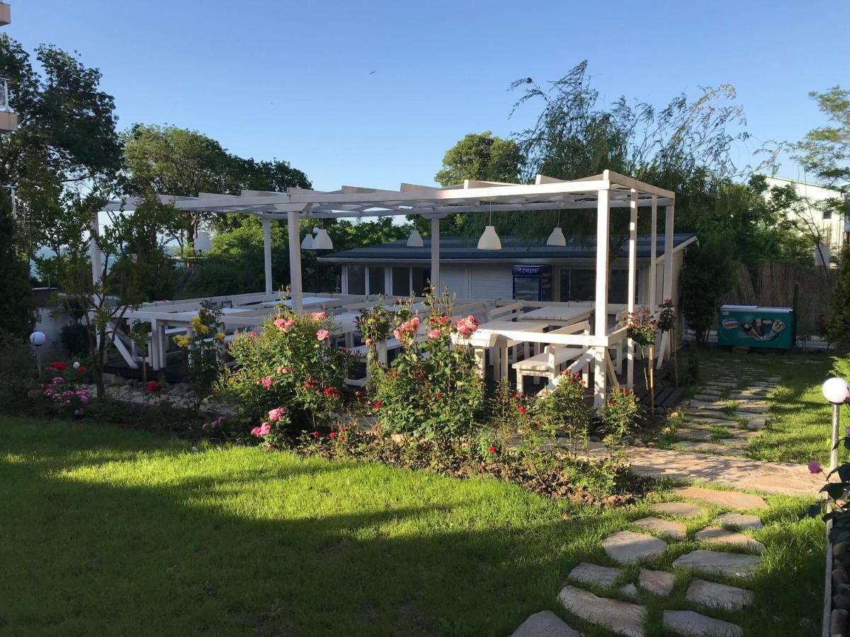 Family Hotel Akra チェルノモレツ エクステリア 写真