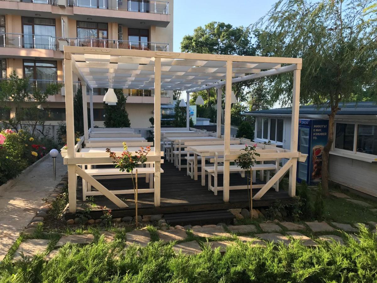 Family Hotel Akra チェルノモレツ エクステリア 写真