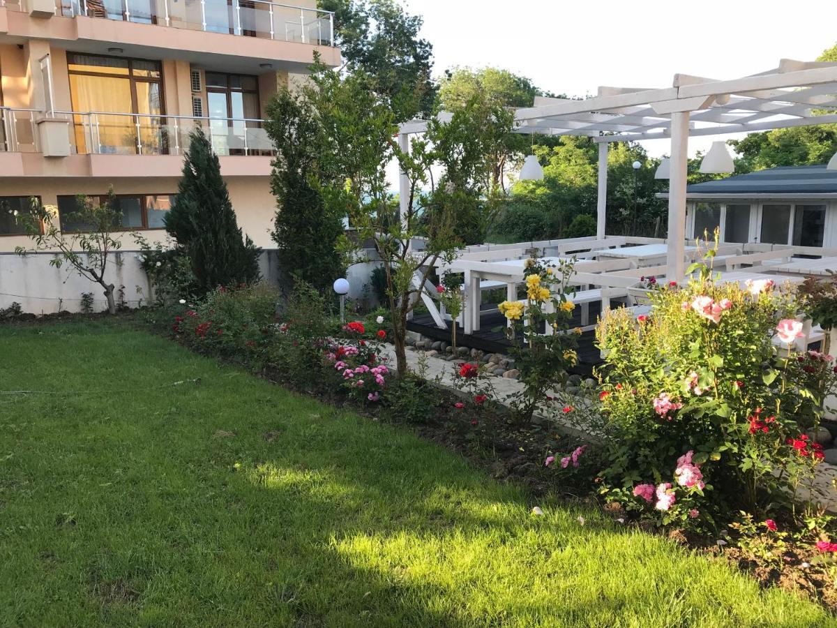 Family Hotel Akra チェルノモレツ エクステリア 写真