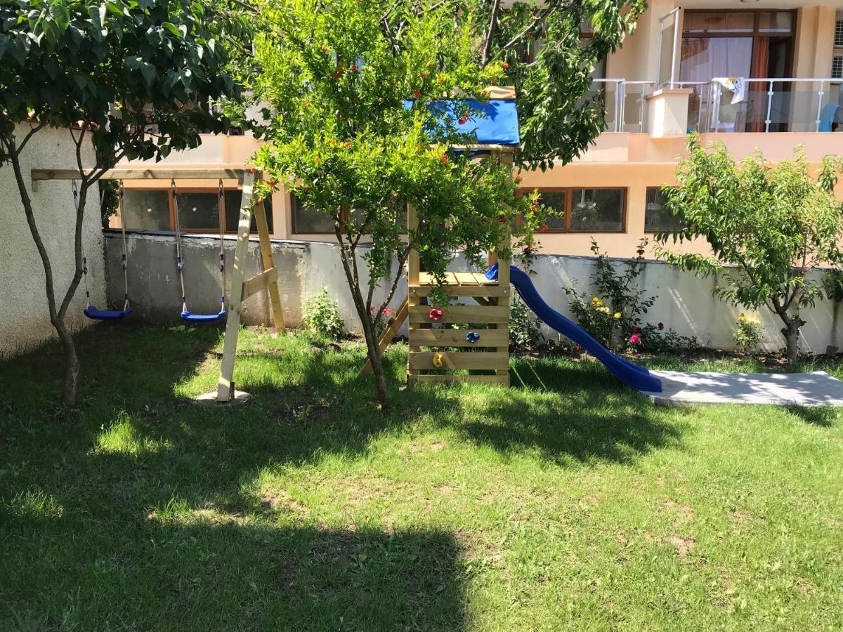 Family Hotel Akra チェルノモレツ エクステリア 写真