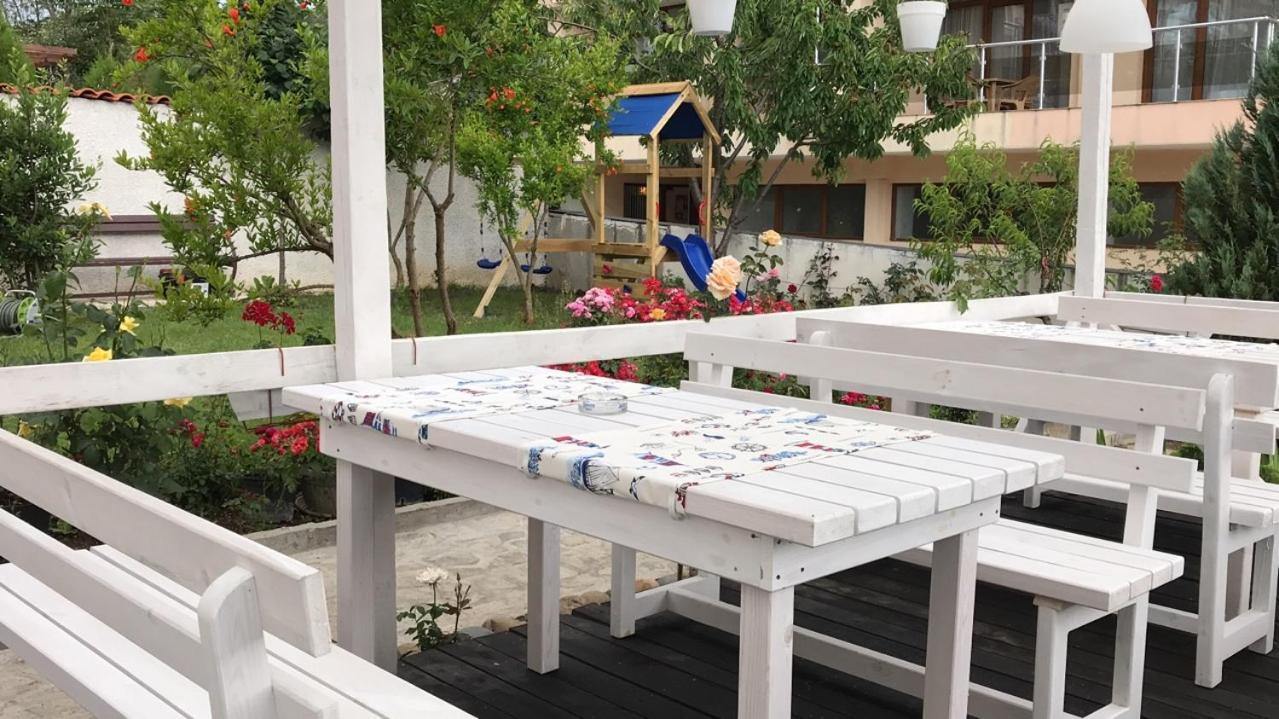 Family Hotel Akra チェルノモレツ エクステリア 写真