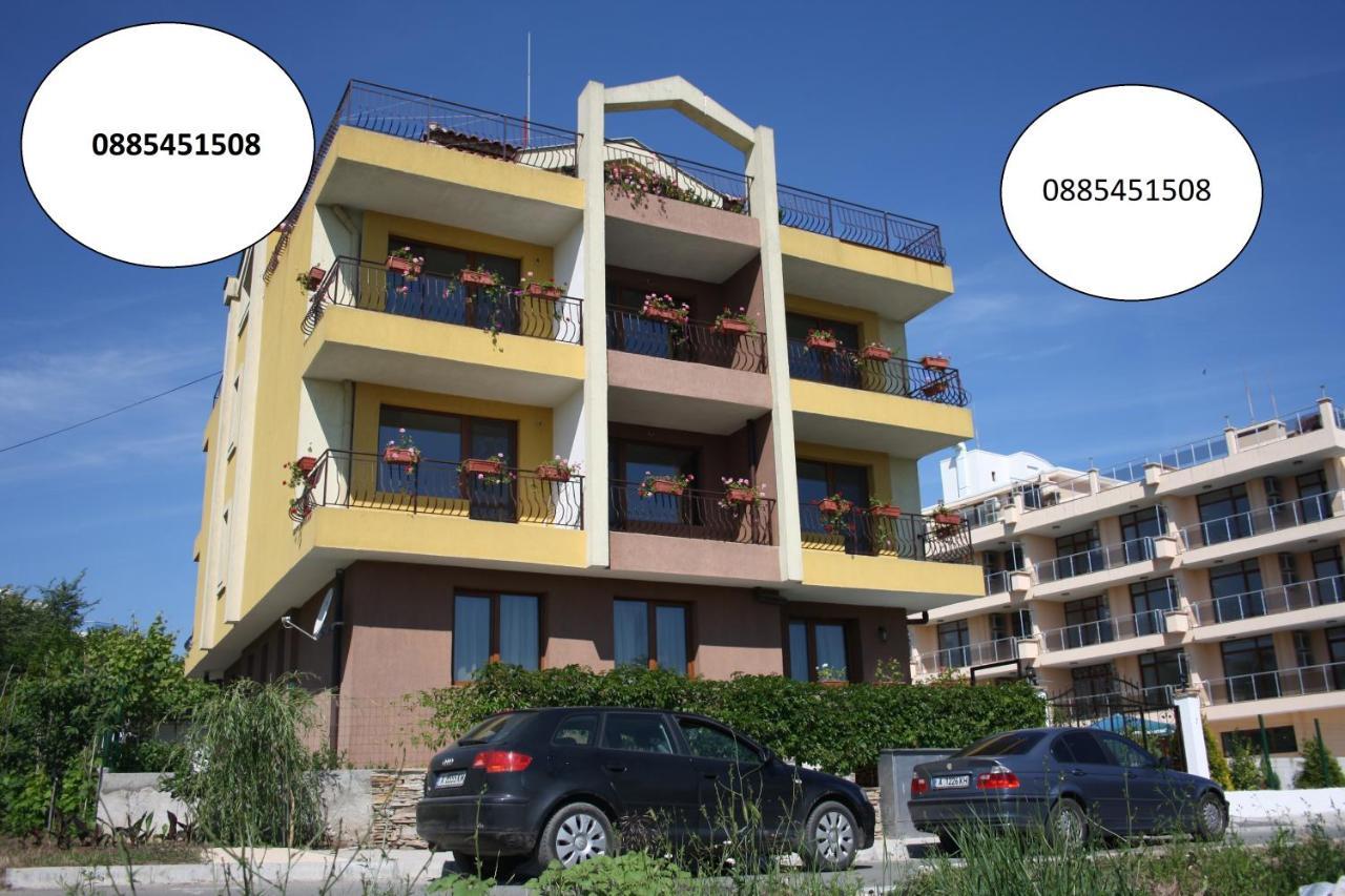 Family Hotel Akra チェルノモレツ エクステリア 写真